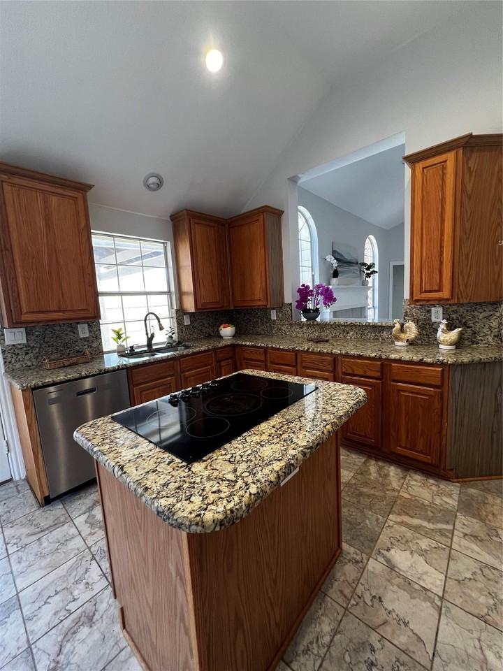 2806 Hammond Dr - Photo 4 of 4