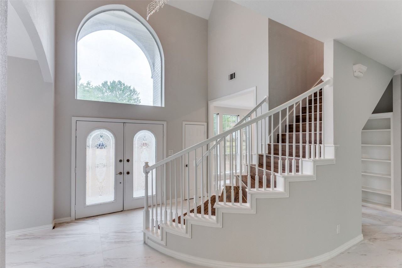 6315 Millwood Ct - Photo 2 of 25
