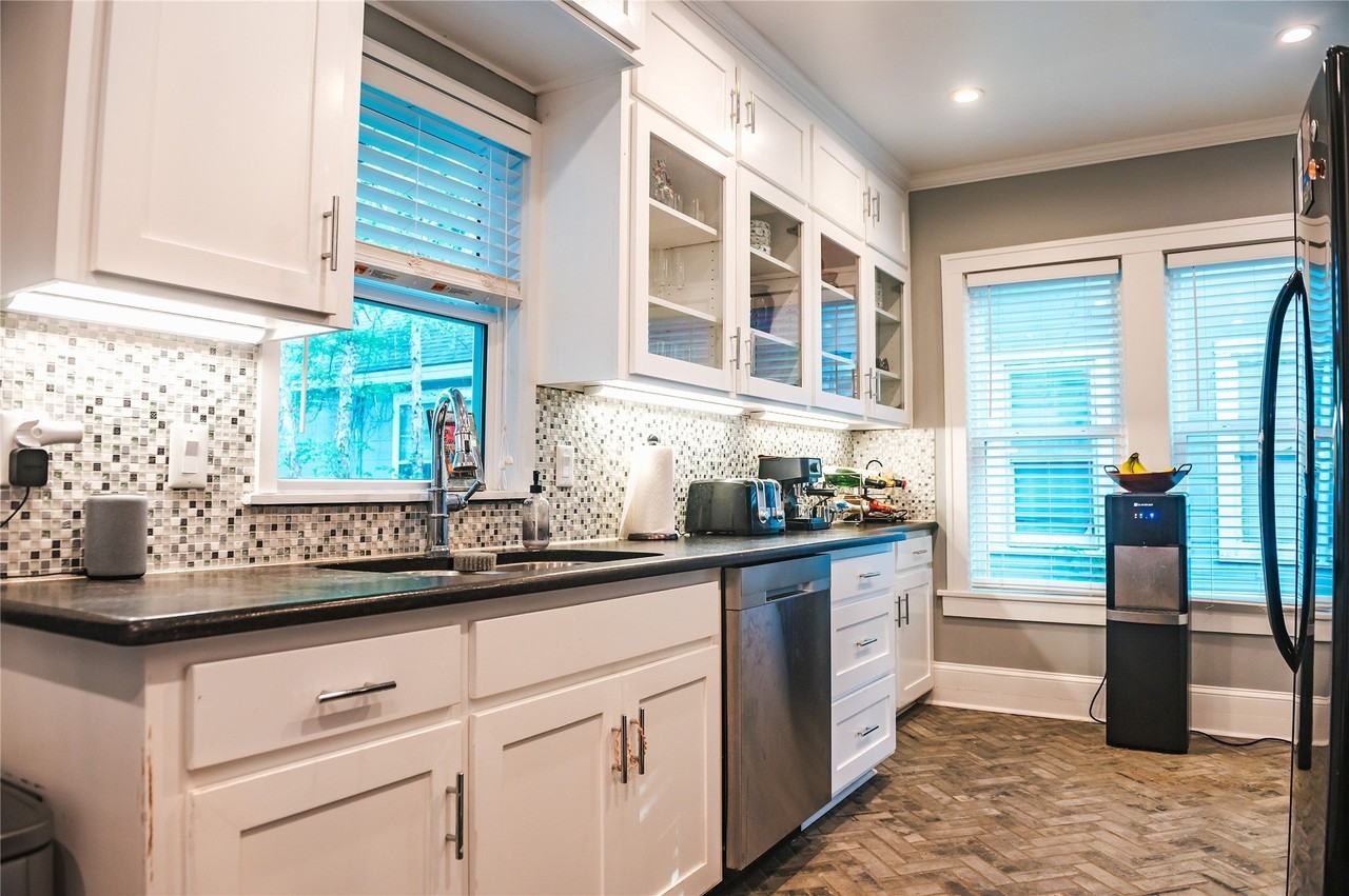 3467 Beverly Pl - Photo 6 of 15