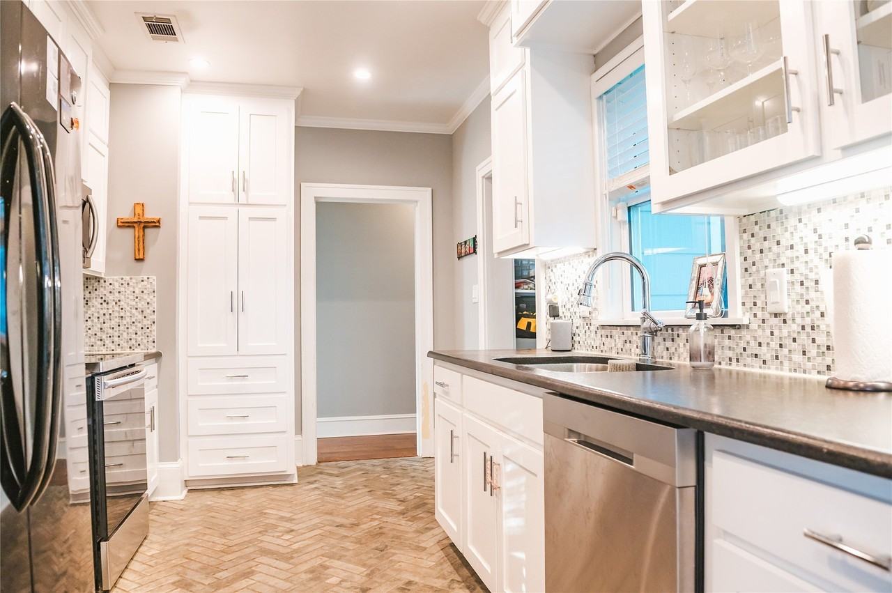 3467 Beverly Pl - Photo 7 of 15