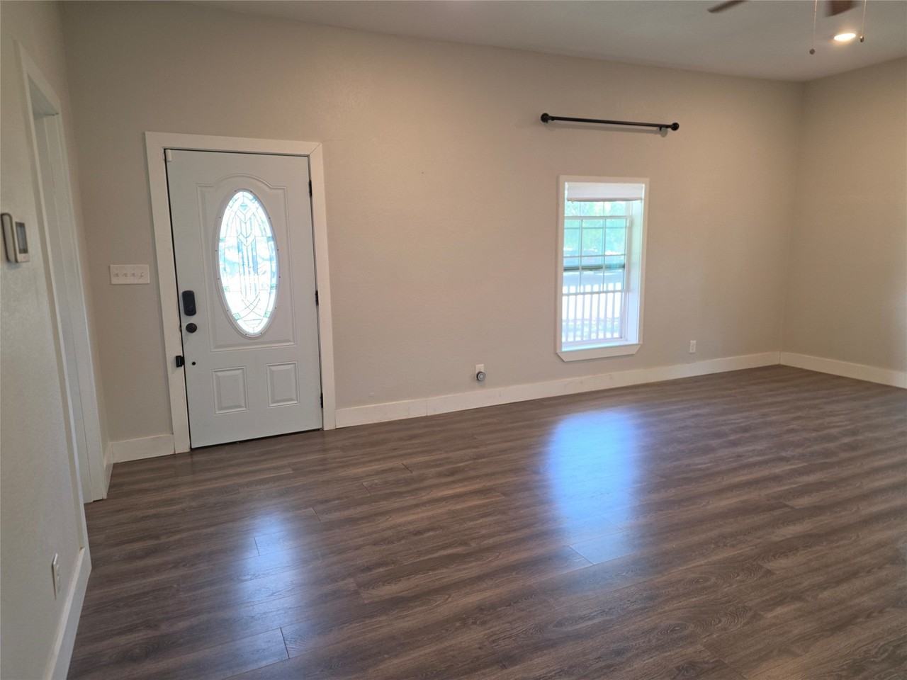 901 S Hall St - Photo 4 of 19