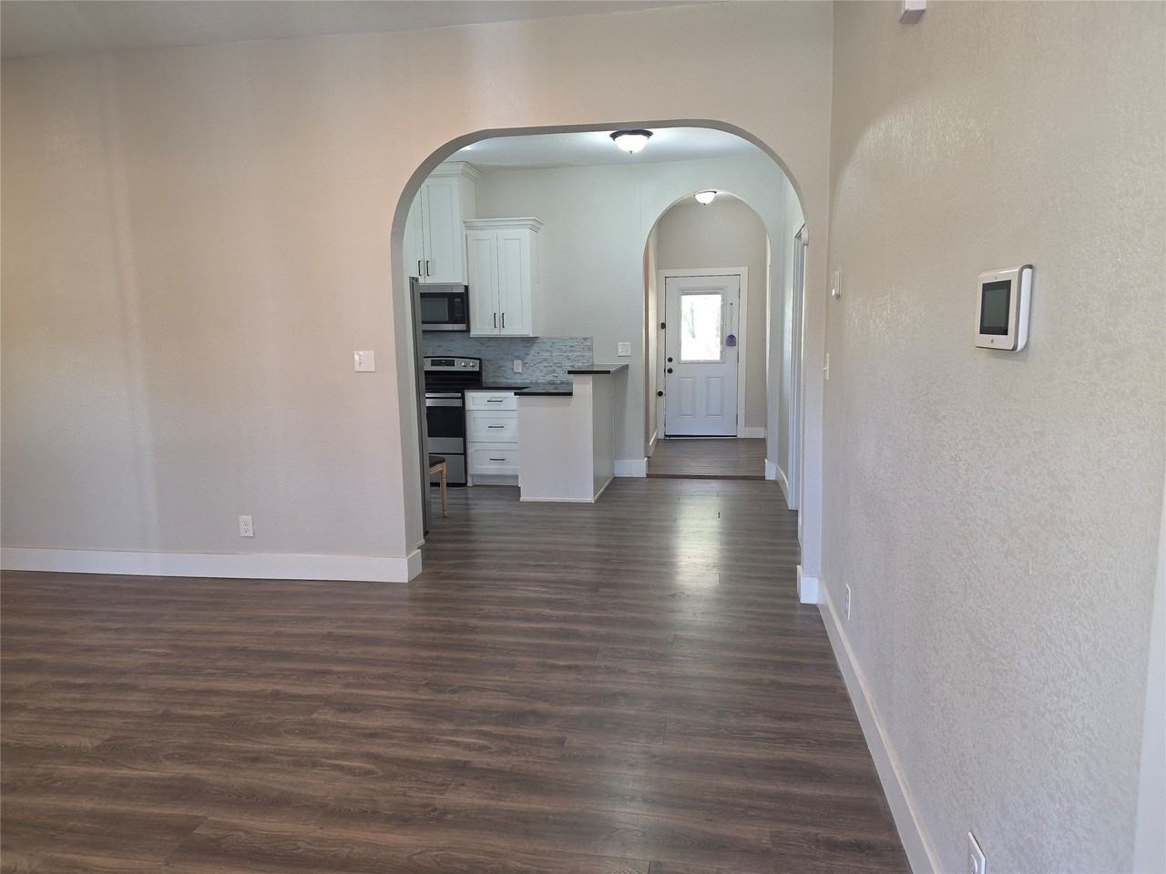 901 S Hall St - Photo 5 of 19