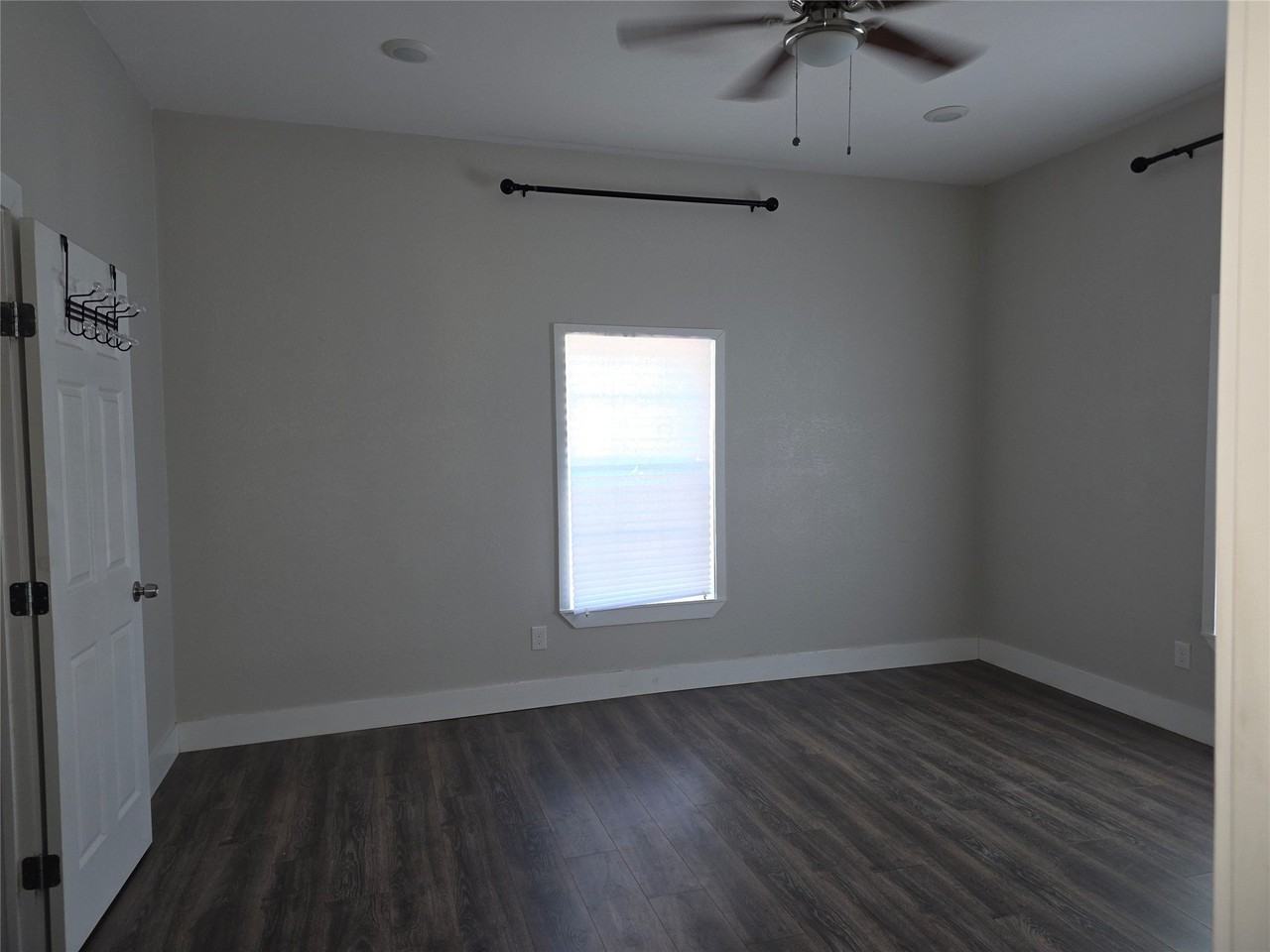 901 S Hall St - Photo 7 of 19