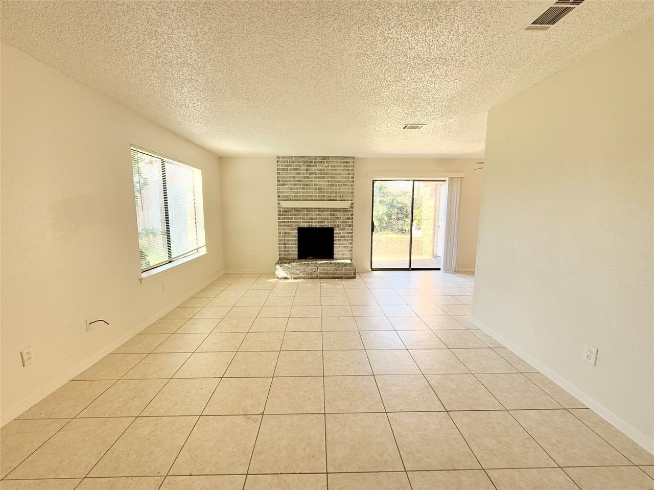4001 N Garland Ave #4 - Photo 2 of 6