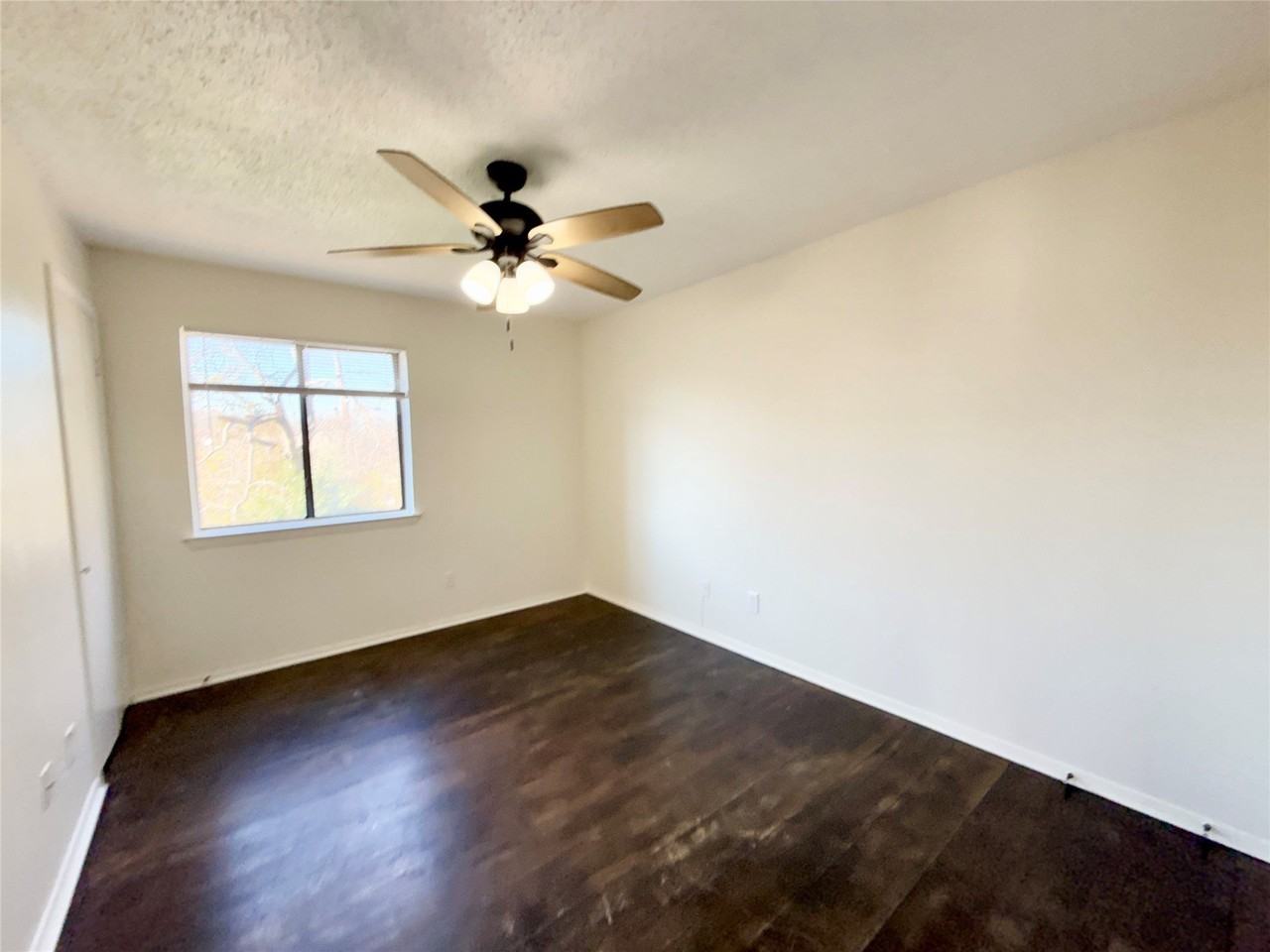 4001 N Garland Ave #4 - Photo 4 of 6