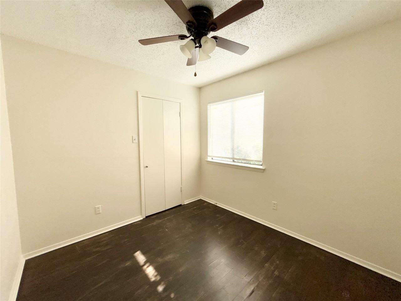 4001 N Garland Ave #4 - Photo 5 of 6