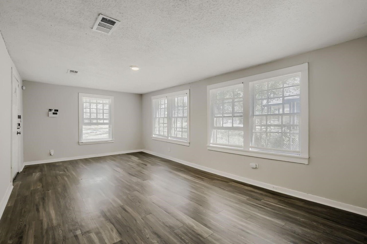 1050 Dubois St - Photo 2 of 15