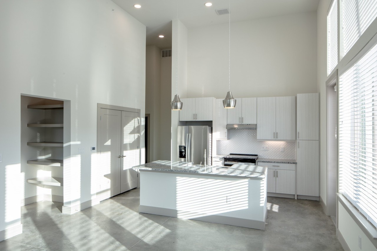 601 N Oak St #220 - Photo 3 of 12