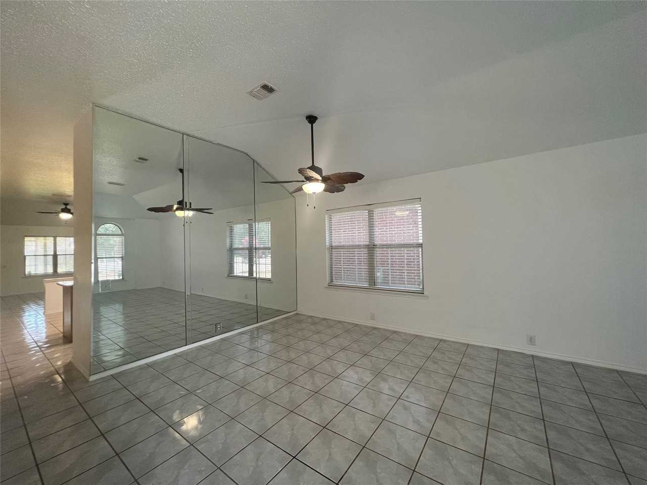 8059 Raleigh Ct - Photo 3 of 17