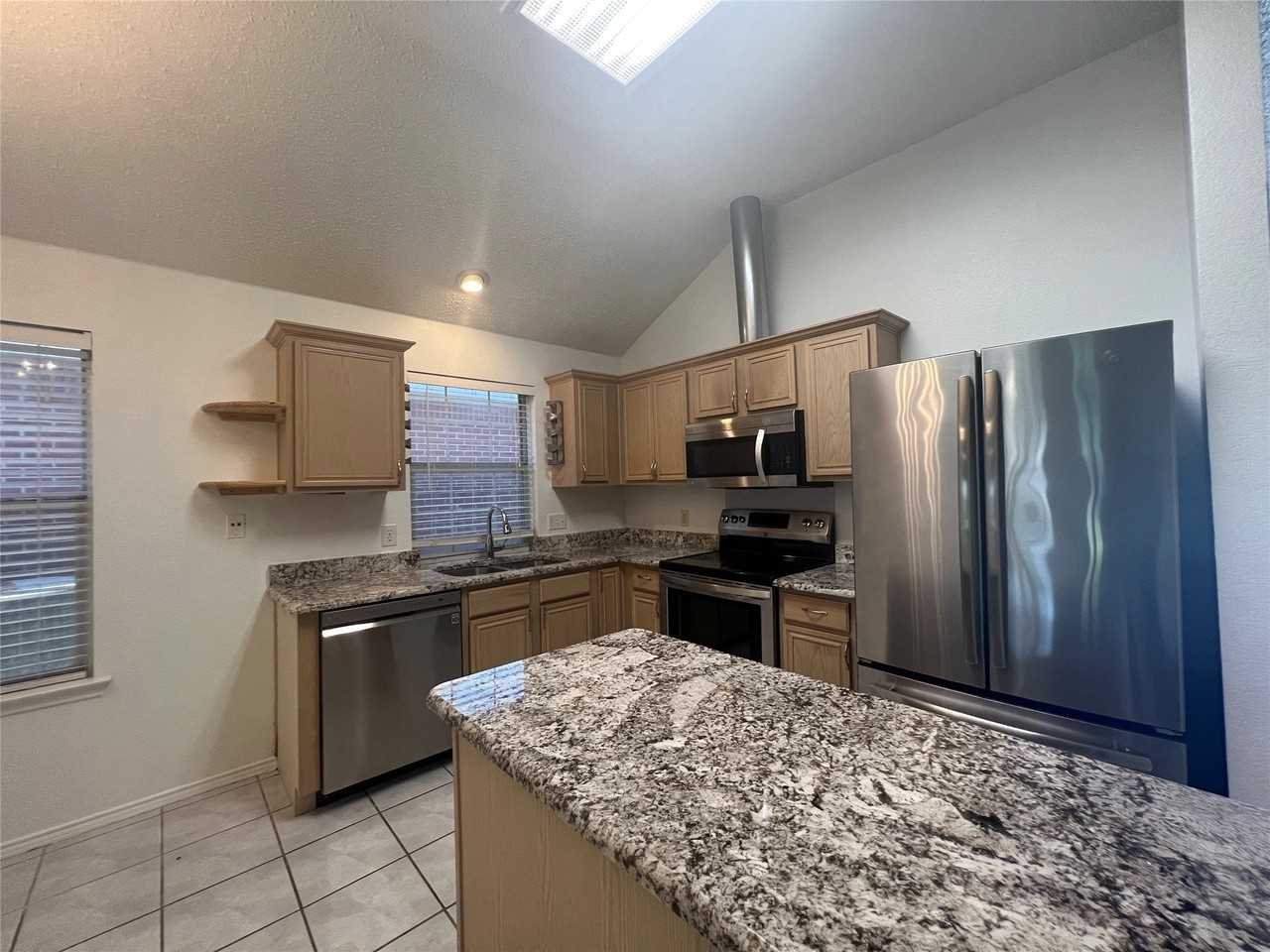 8059 Raleigh Ct - Photo 7 of 17