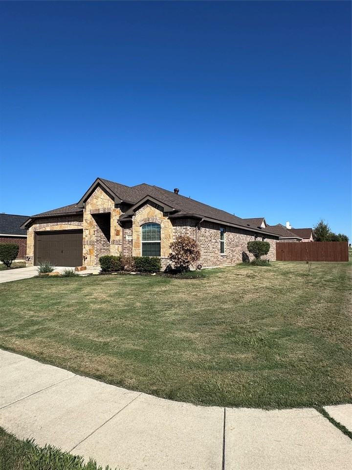 4101 Bridle Path Ln - Photo 2 of 19
