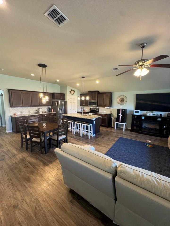 4101 Bridle Path Ln - Photo 4 of 19