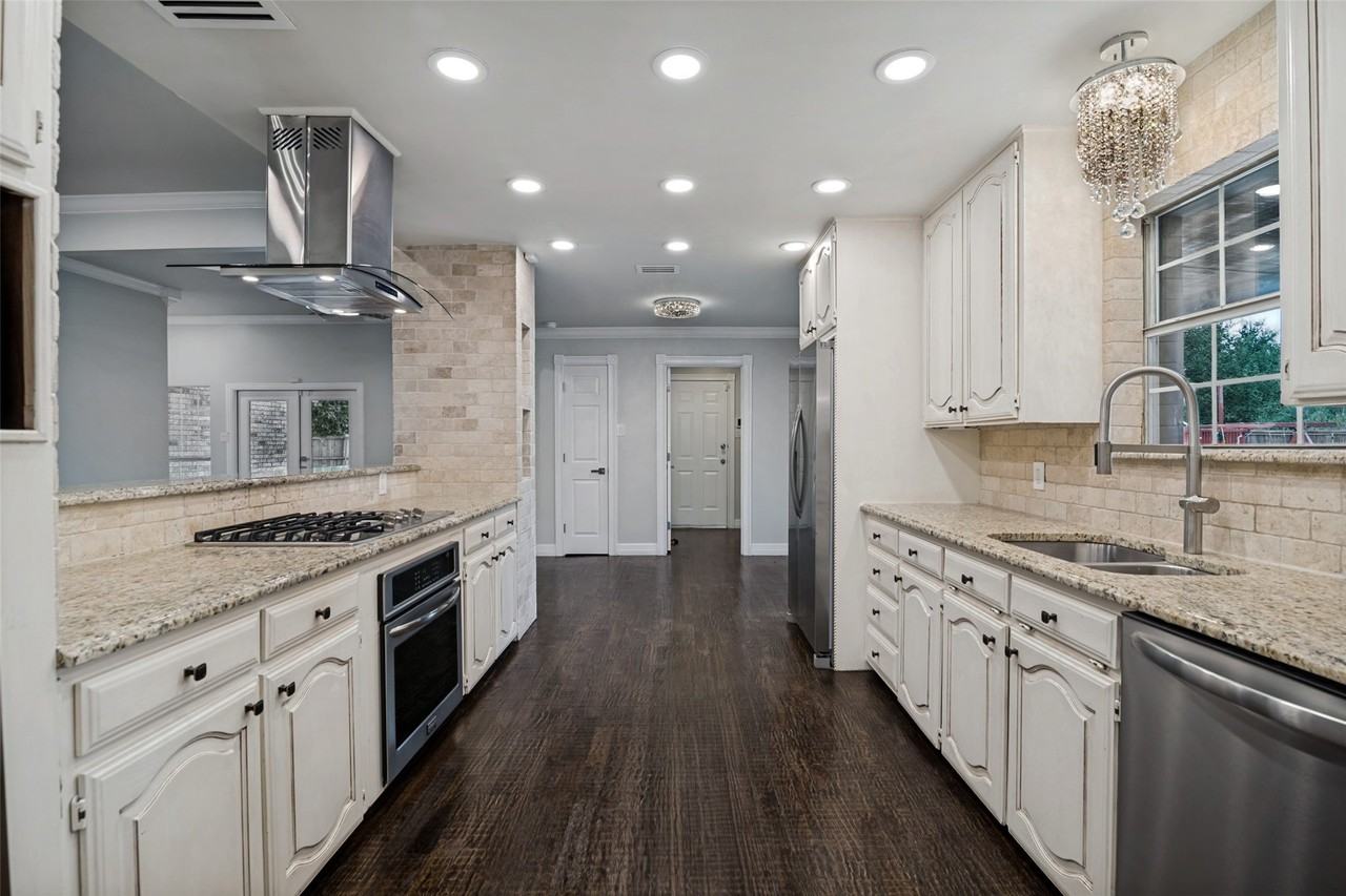2641 Windswept Ln - Photo 4 of 40