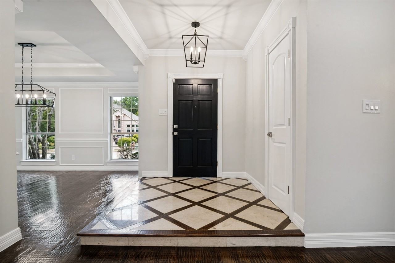 2641 Windswept Ln - Photo 5 of 40