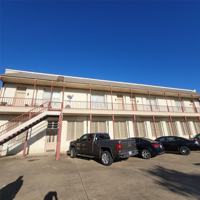 featured image of 212 W Knox St #2