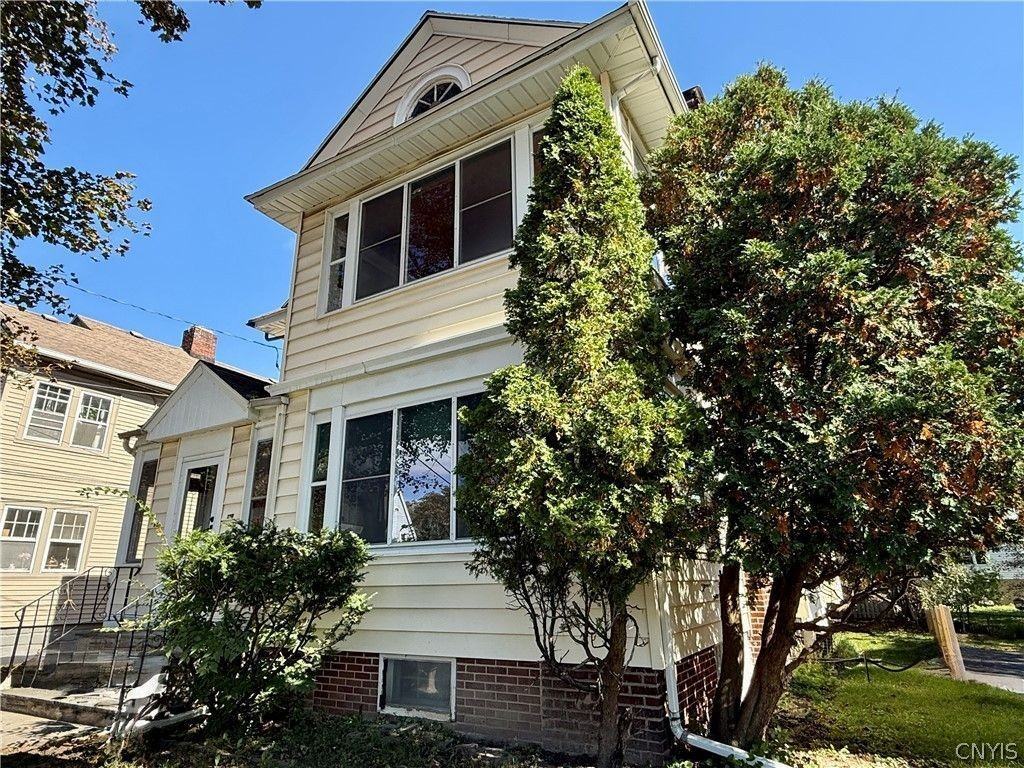 1205 Lancaster Ave - Photo 2 of 27