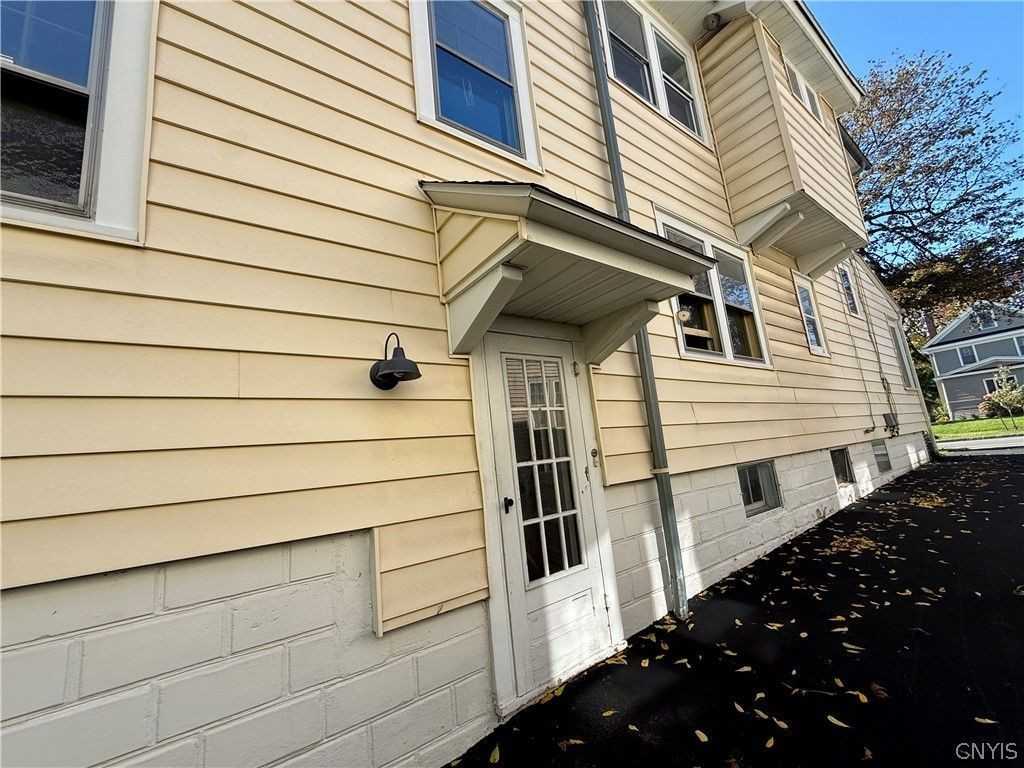 1205 Lancaster Ave - Photo 4 of 27