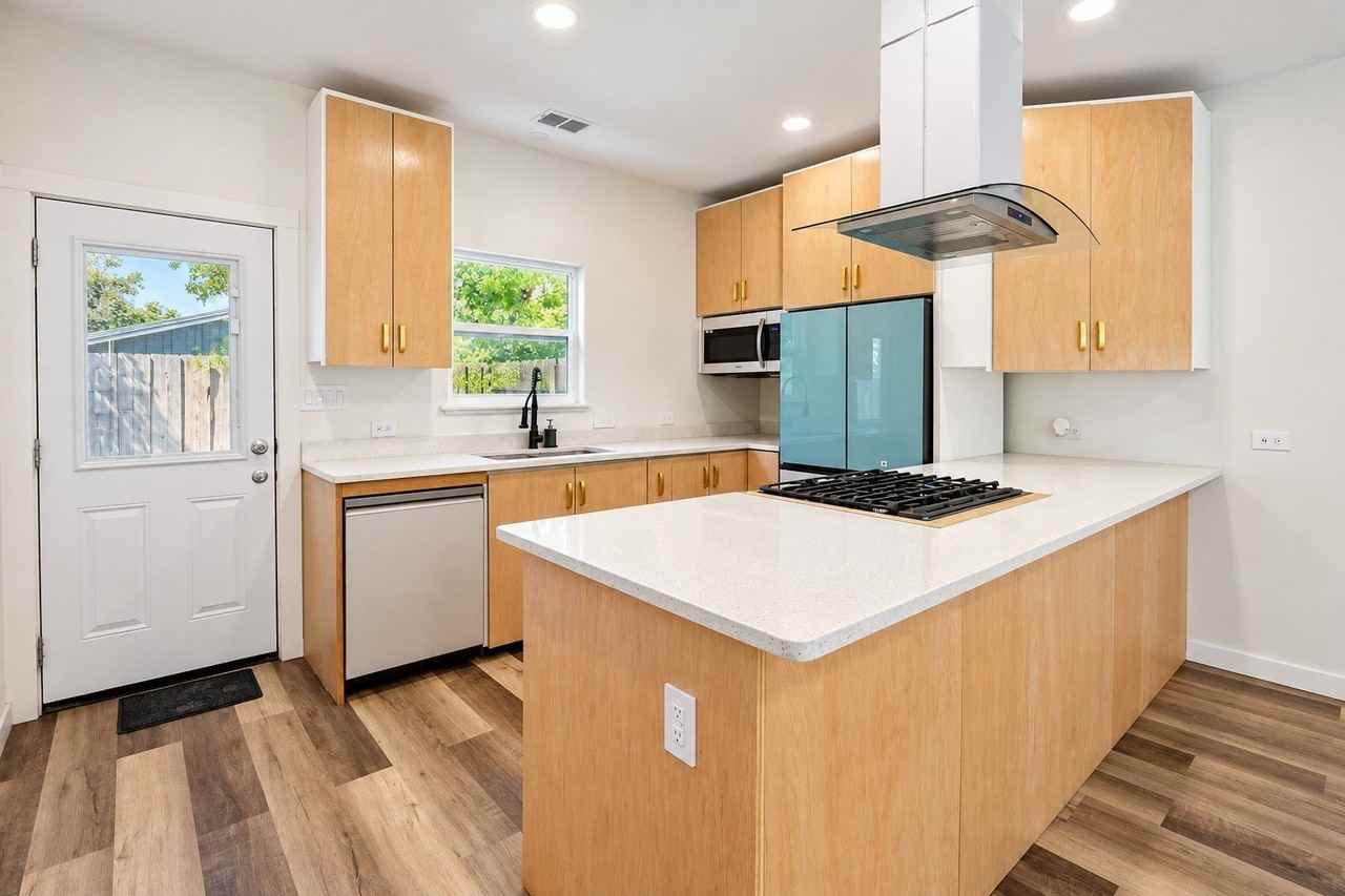 521 York St - Photo 7 of 33