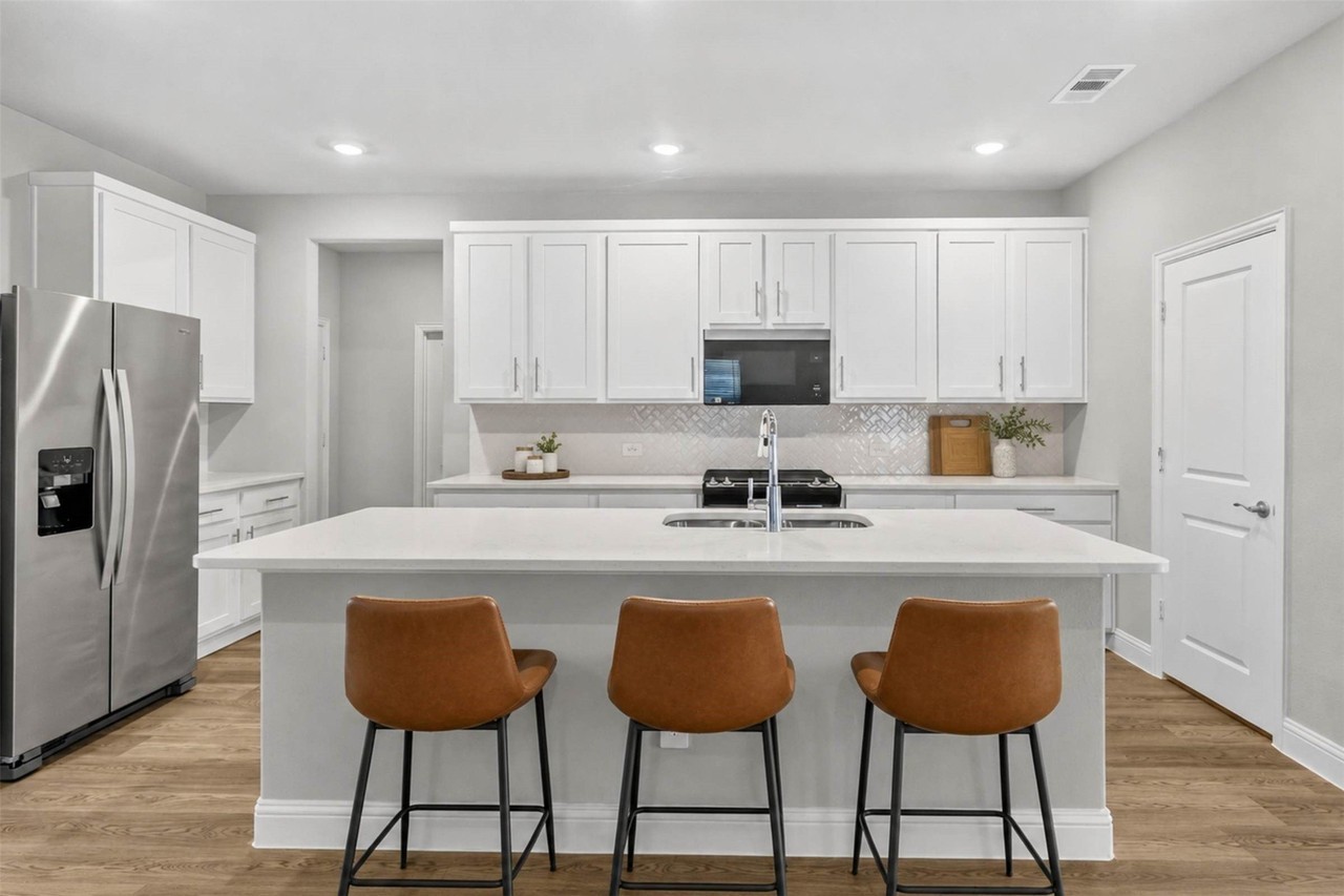 2217 Currents Rd - Photo 4 of 40