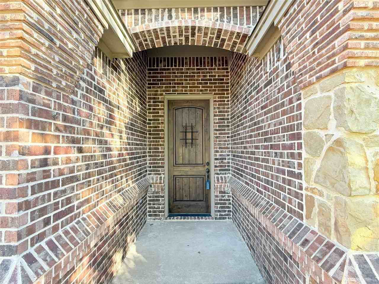 418 Spyglass Dr - Photo 2 of 33