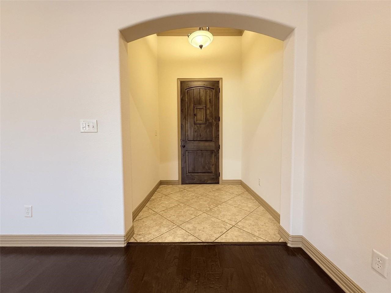 418 Spyglass Dr - Photo 3 of 33