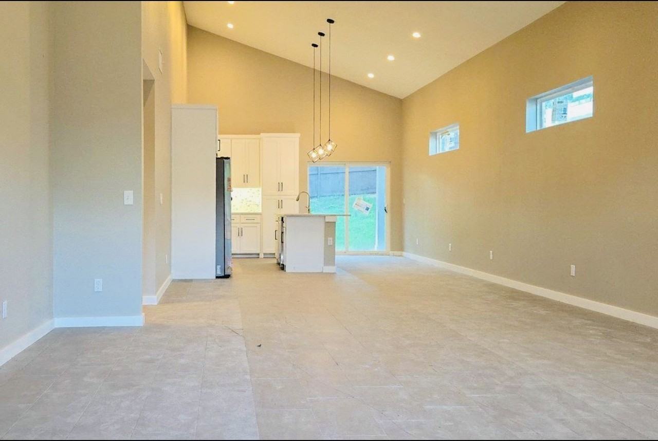 2821 Avenue L - Photo 3 of 8