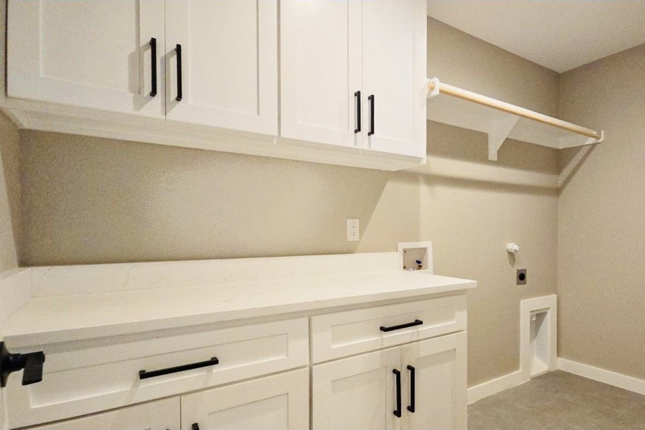2821 Avenue L - Photo 7 of 8