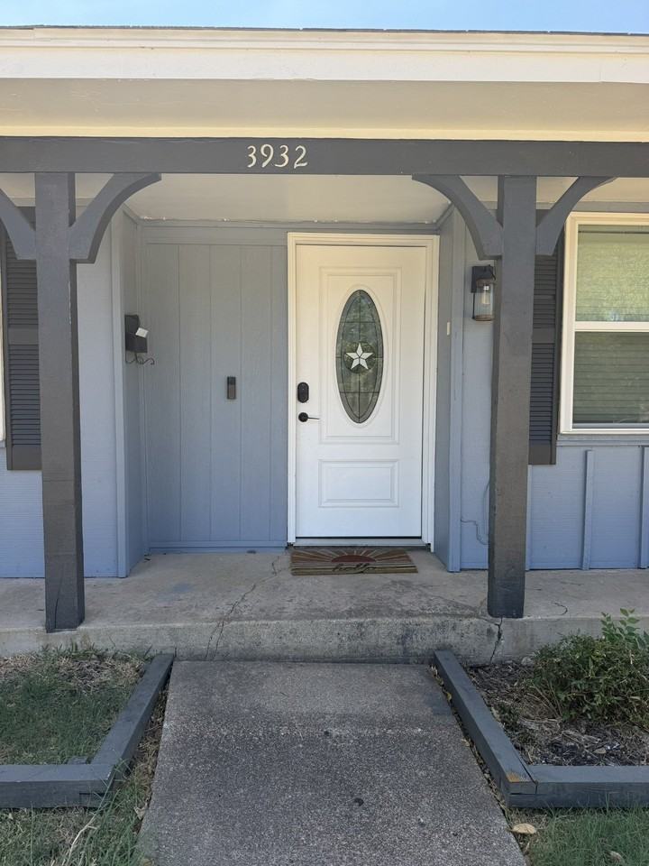 3932 Sun Valley Ct - Photo 2 of 15