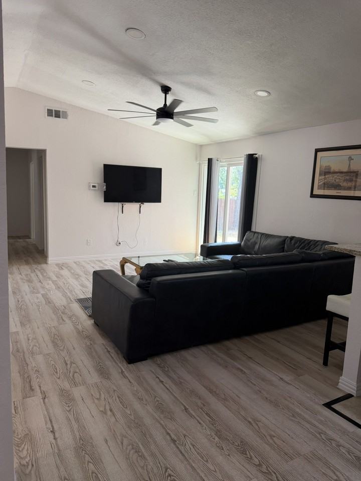 3932 Sun Valley Ct - Photo 6 of 15