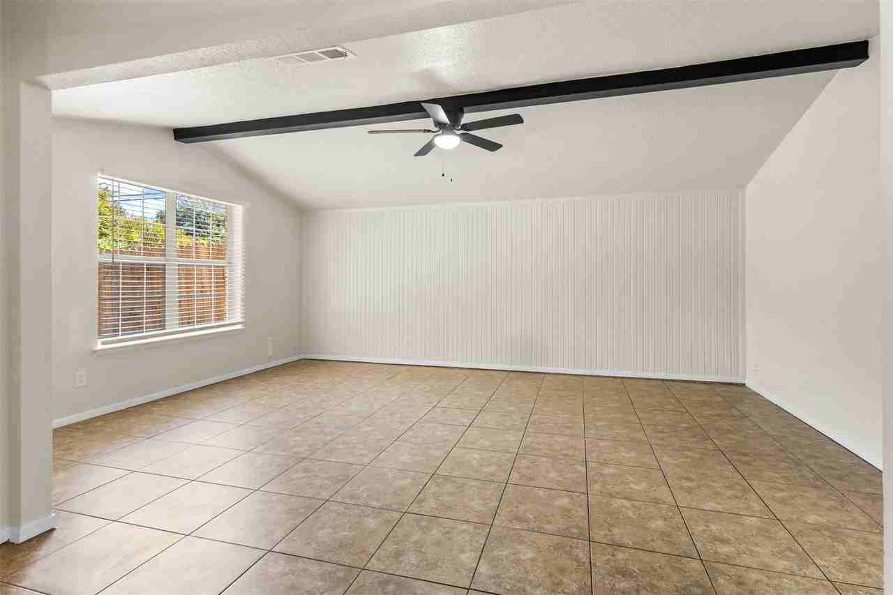2804 Spring Valley Dr - Photo 4 of 27