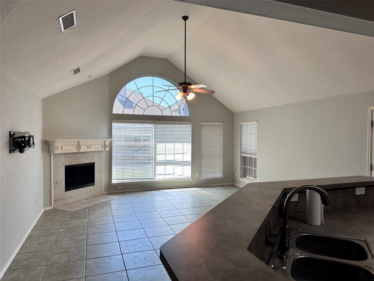 2428 Pheasant Dr - Photo 3 of 6