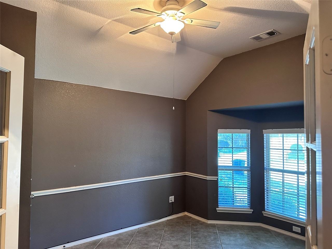 2428 Pheasant Dr - Photo 4 of 6
