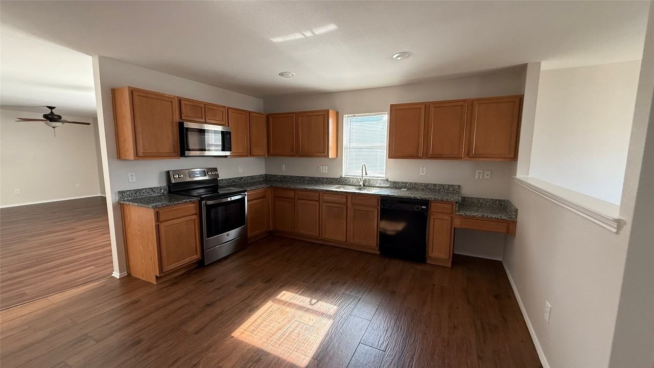 12540 Foxpaw Trl - Photo 4 of 11