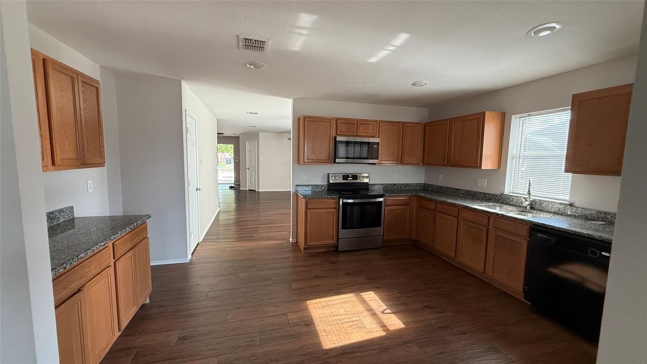 12540 Foxpaw Trl - Photo 6 of 11