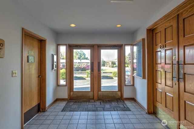 520 E Whidbey Ave - Photo 2 of 25