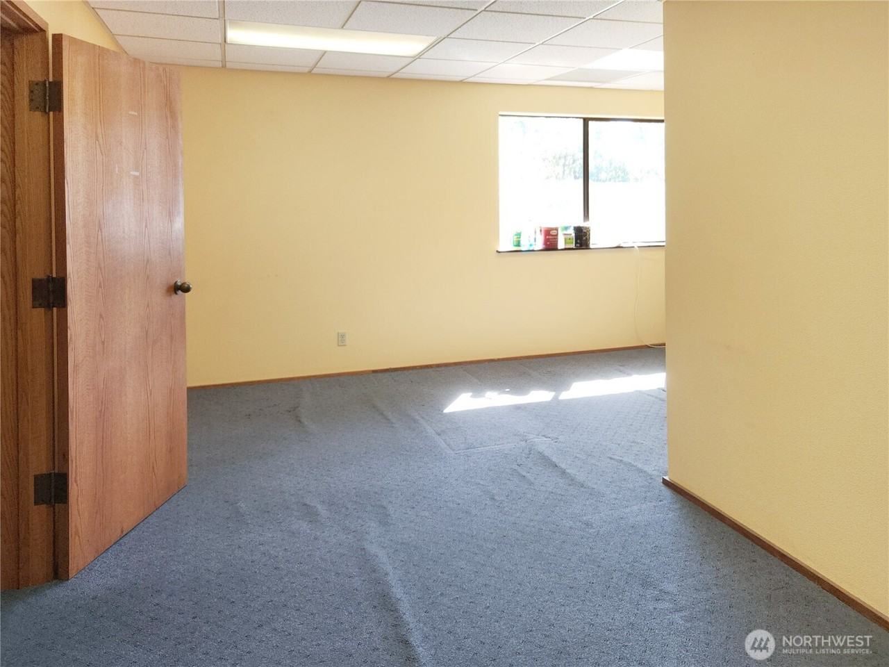 520 E Whidbey Ave - Photo 3 of 25