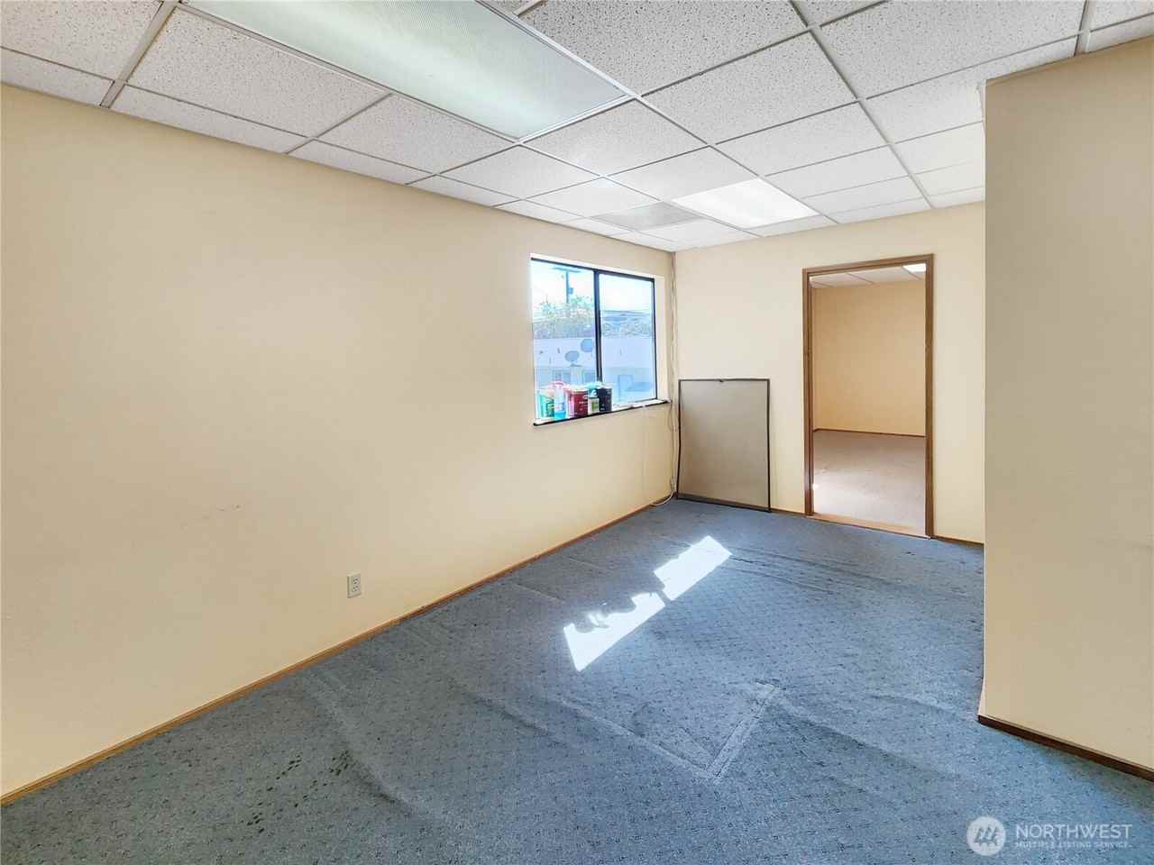 520 E Whidbey Ave - Photo 4 of 25