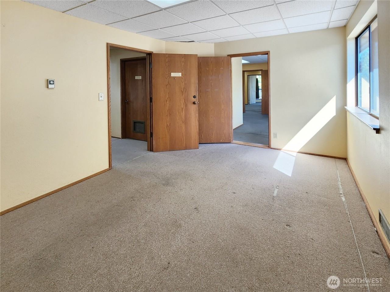 520 E Whidbey Ave - Photo 7 of 25
