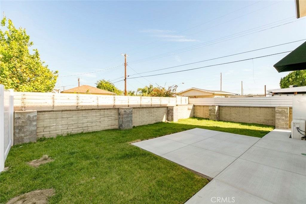 7612 Shadyglade Ave - Photo 3 of 33