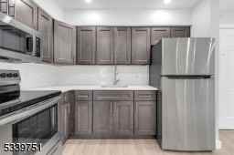 557 S Broad St Apt B6 - Photo 6 of 9