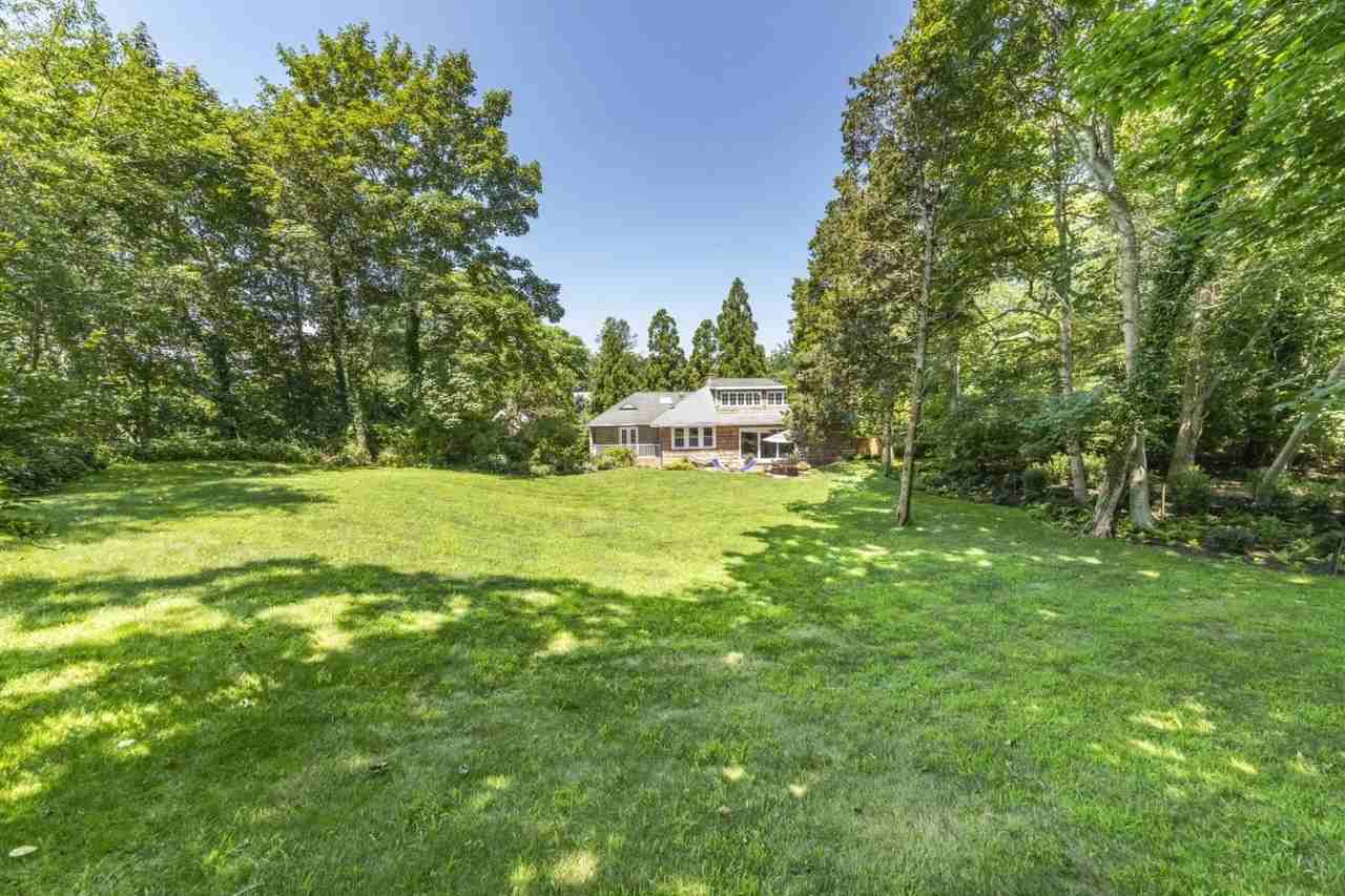 76 Georgica Rd - Photo 2 of 23