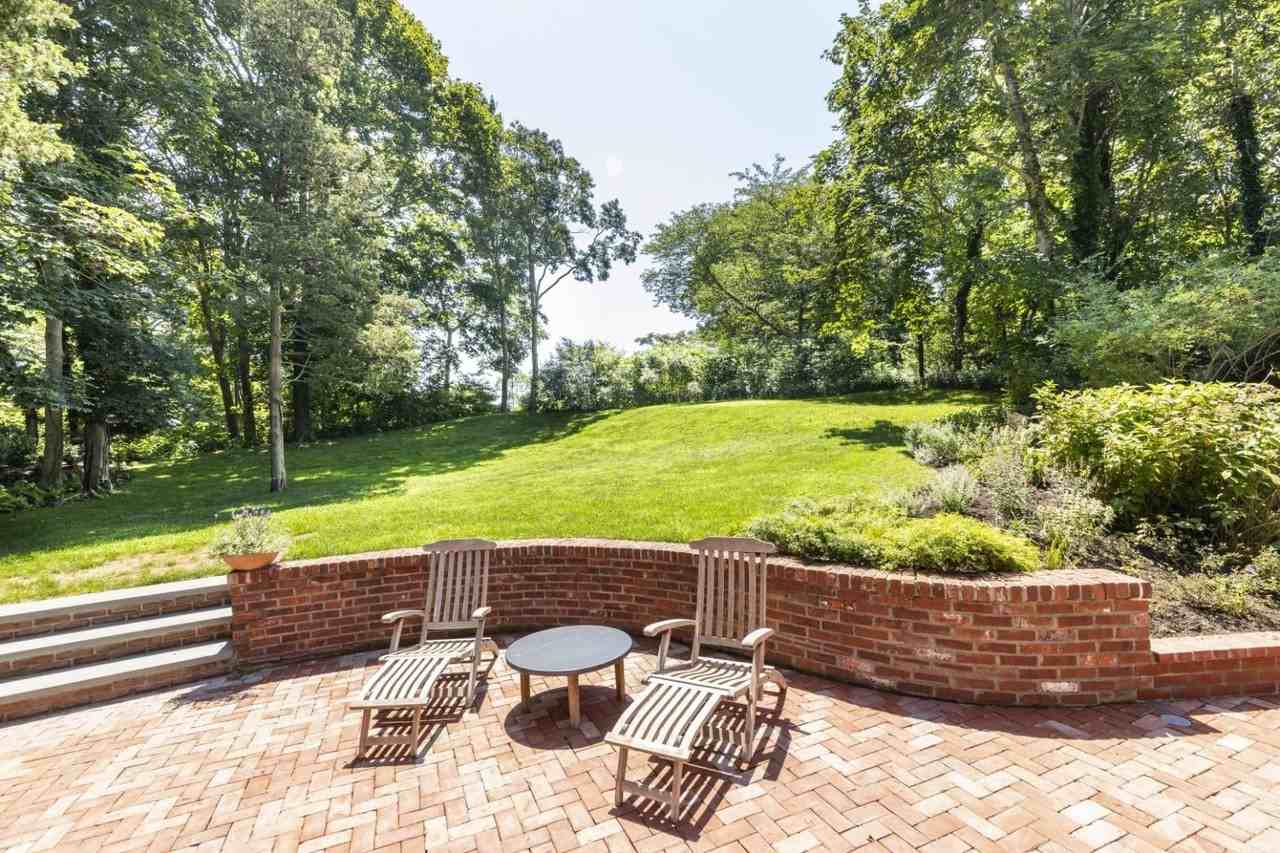 76 Georgica Rd - Photo 3 of 23