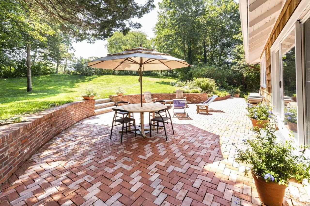 76 Georgica Rd - Photo 4 of 23