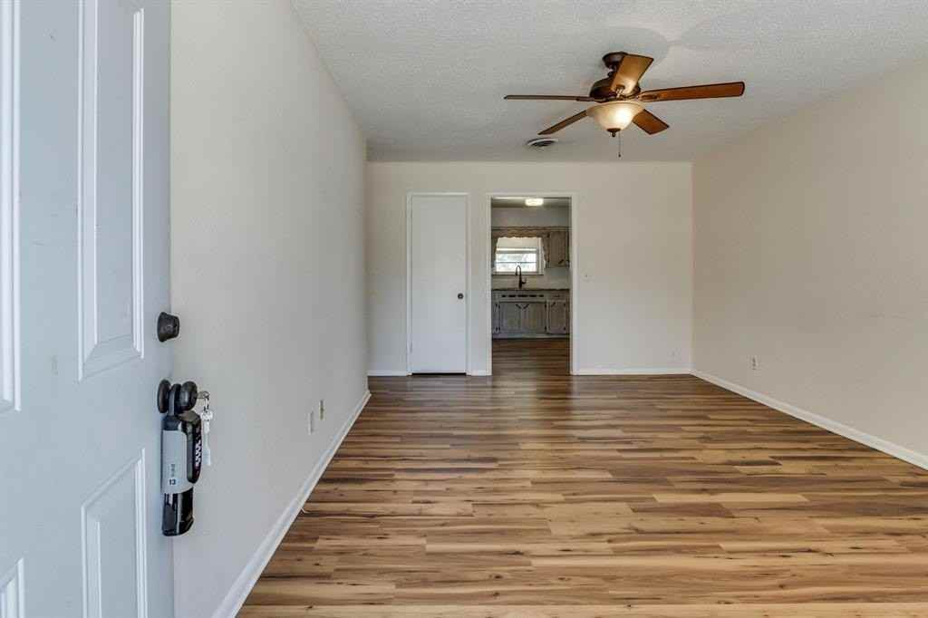 2105 Candy Ln - Photo 4 of 27