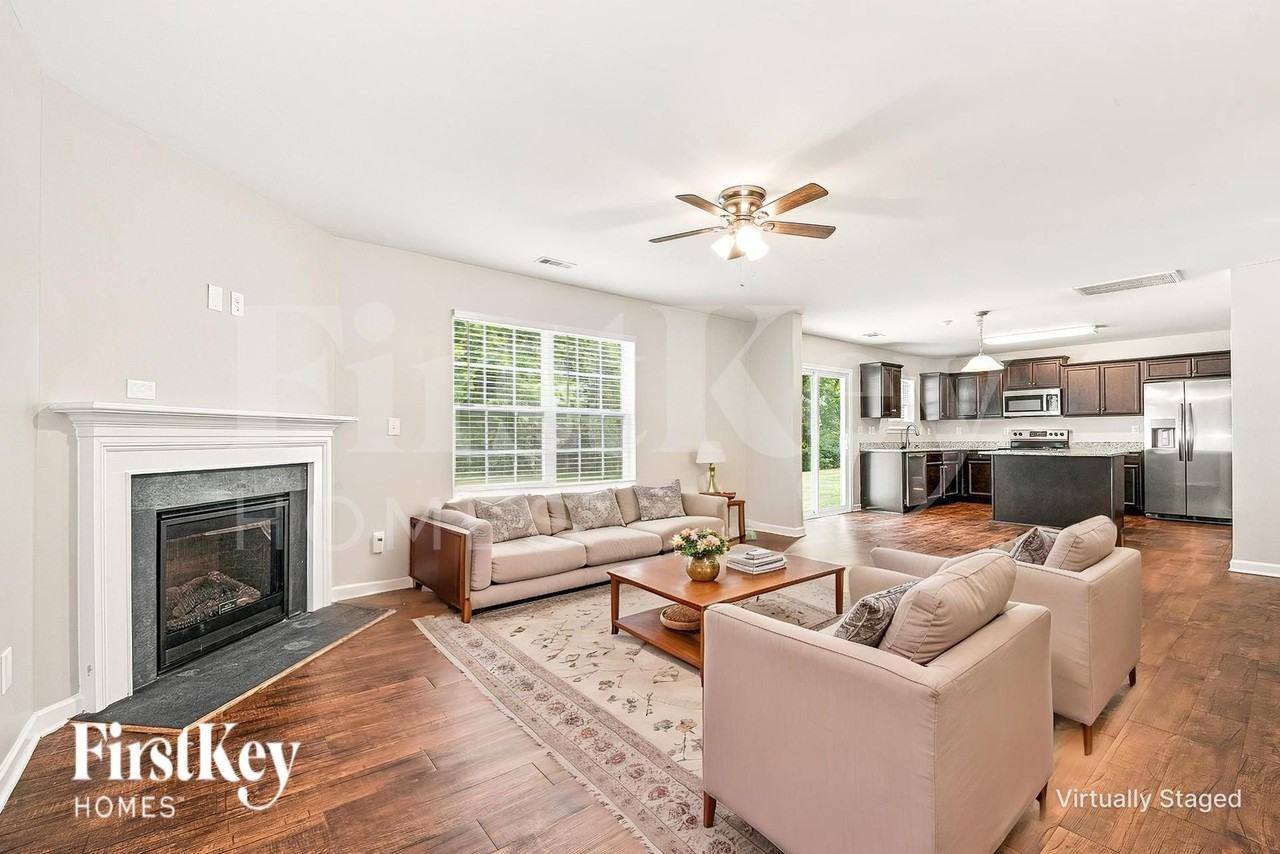 5329 Park Brook Dr - Photo 3 of 19