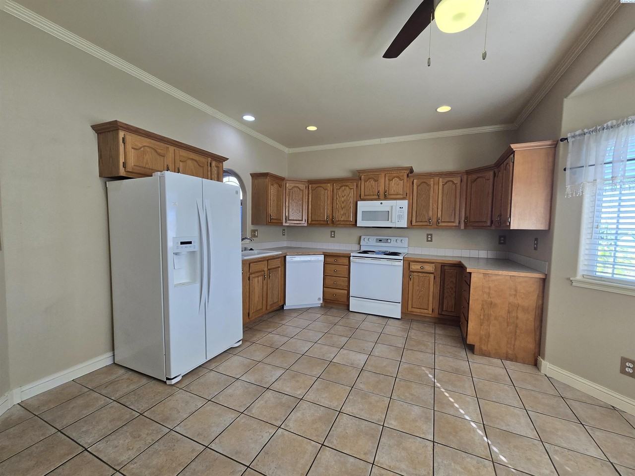 2325 N Pittsburg St - Photo 4 of 13