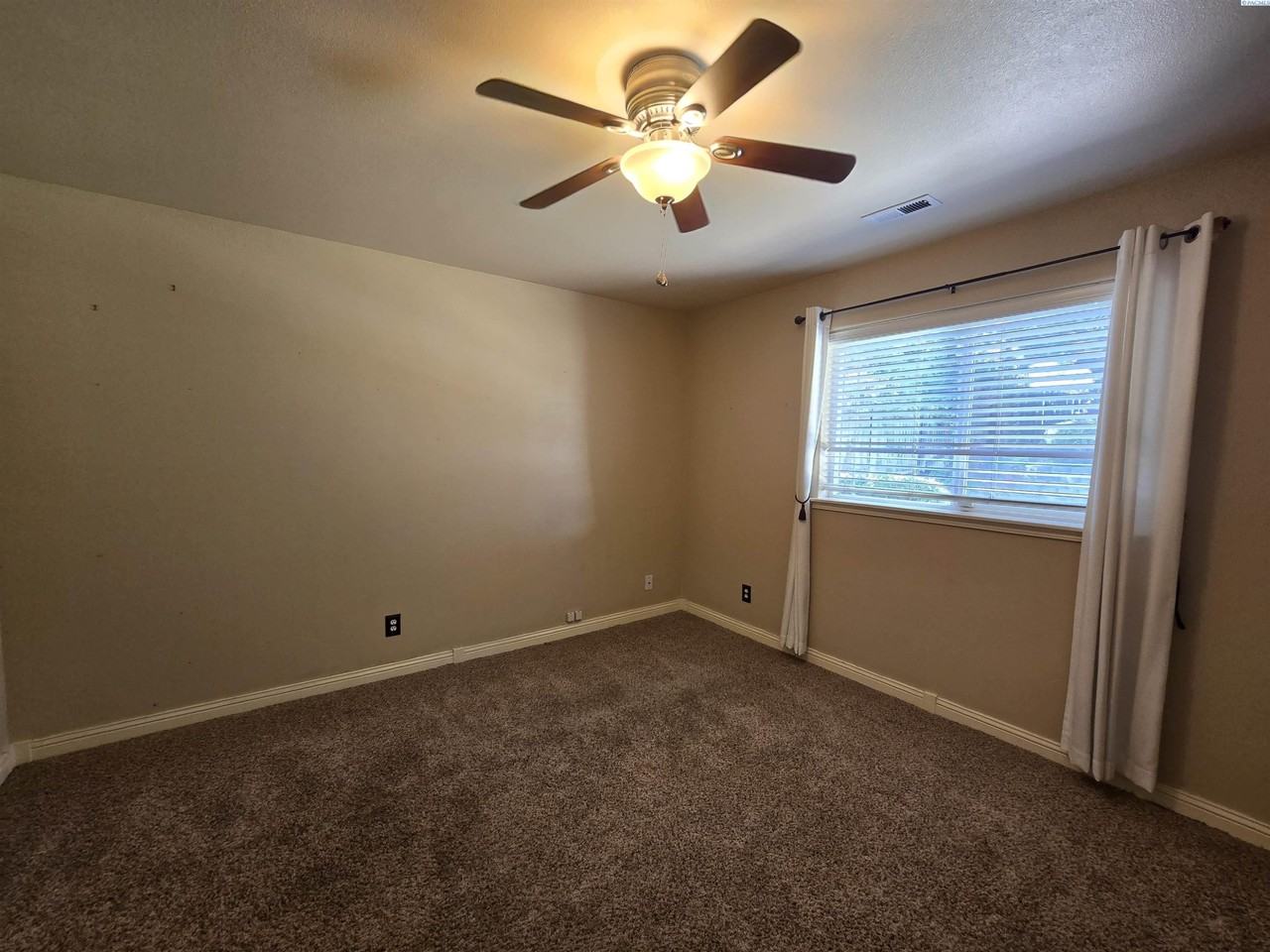 2325 N Pittsburg St - Photo 7 of 13