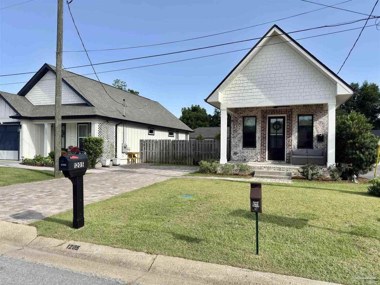 1205 E Scott St - Photo 2 of 14