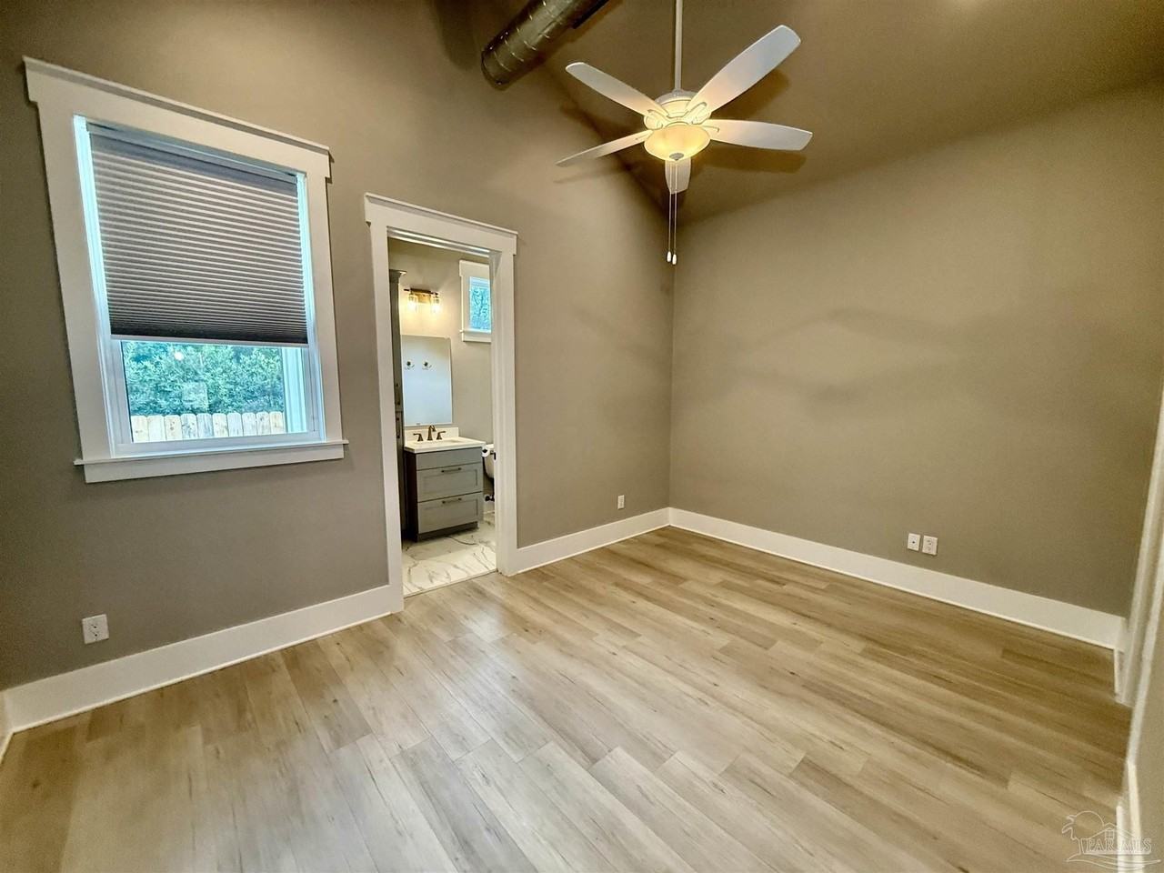 1205 E Scott St - Photo 5 of 14