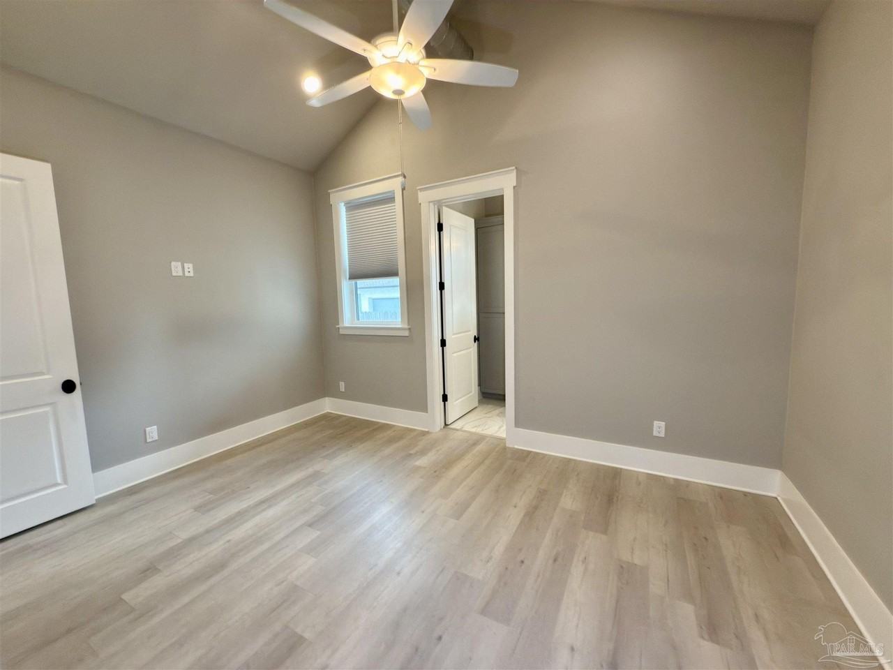 1205 E Scott St - Photo 6 of 14